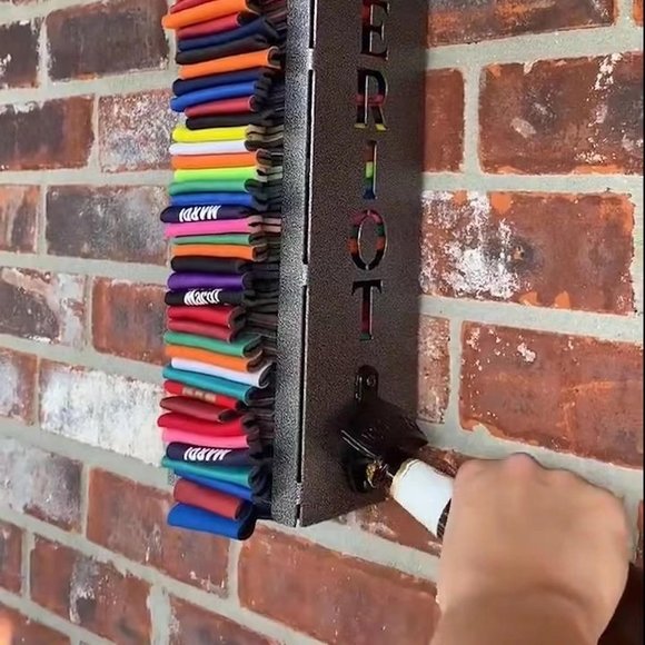 Can cooler sleeve holder with Bottle Opener - Picture 2 of 3